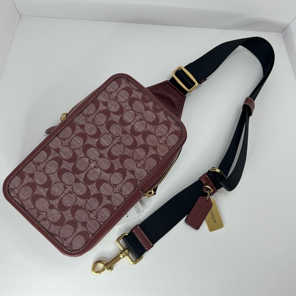 Coach crossbody pack - Picture 5 of 6